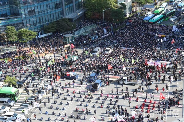 전국민주노동조합총연맹은 20일 서울을 비롯한 전국 14개 지역에서 대규모 총파업과 집회를 개최했다. 사진=김주현 기자