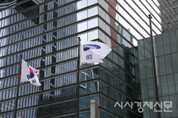 삼성전자는 20일(현지시간) 글로벌 브랜드 컨설팅업체 인터브랜드가 발표한 '글로벌 100대 브랜드'에서 브랜드 가치가 746억달러(약 87조6500억원)로 집계돼 지난해에 이어 세계 5위에 올랐다고 21일 밝혔다. 사진=시사경제신문