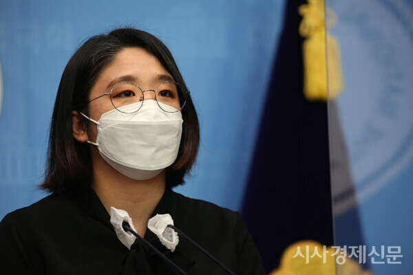 용혜인 기본소득당 의원은 16일 오후 국회 소통관에서 기자회견을 열고 ‘토지세 및 토지배당에 관한 법’을 발의했다고 밝혔다. 사진=김주현 기자