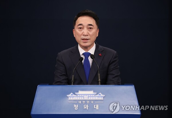 박수현 청와대 국민소통수석이 19일 한 방송에 출연해 부동산 시장과 관련, 정부 입장을 밝혔다. 사진=연합뉴스