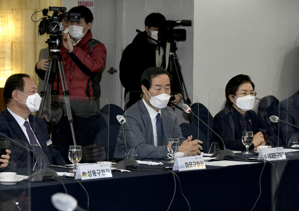문석진 서대문구청장이 이달 21일 한국프레스센터에서 열린 서울시구청장협의회 임시회의에서 발언하고 있다. 사진=서대문구