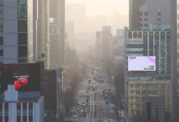 서울 도심이 황사와 미세먼지에 싸여 있다. 사진=연합뉴스