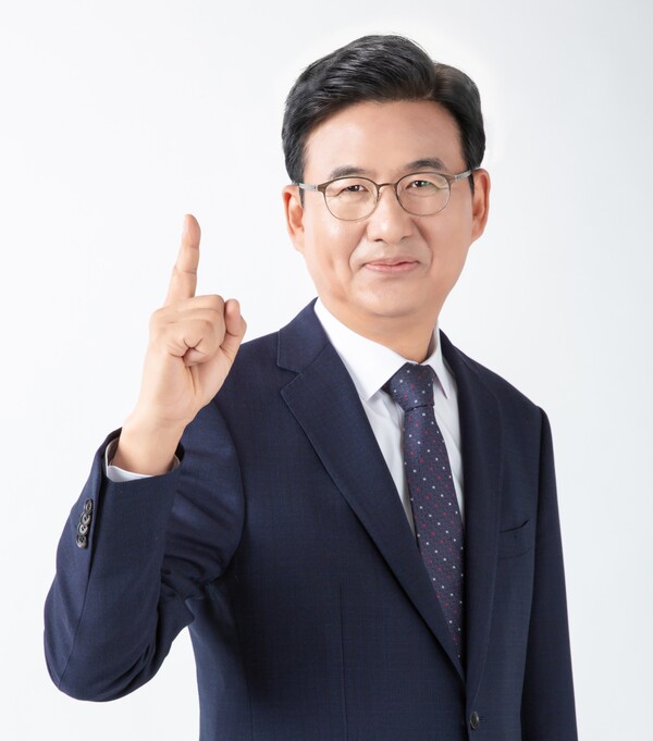 박성수 송파구청장은 2일 “송파의 역대급 변화와 발전은 계속되어야 한다”며 오는 6.1일 전국동시지방선거 재선 도전을 공식화 했다. 사진=박성수 구청장 선거사무소