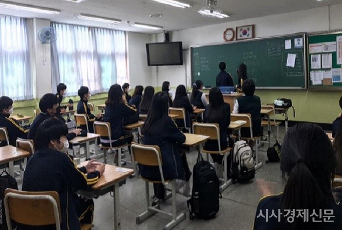 서울의 한 중학교의 수업 모습 사진=시사경제신문 자료사진