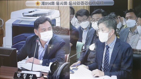 박칠성 시의원(좌측)은 제314회 임시회 서울시 안전총괄실 소관 업무보고를 통해 제설용 도로열선은 불필요한 전기낭비하고 지적했다. 사진=서울시의회 