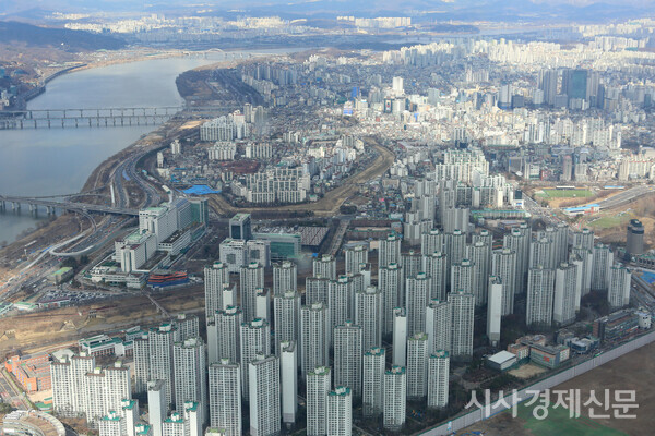 28일 한국부동산은 이번주 수도권 아파트값이 한 주 동안 0.28% 올라 전주 0.30% 보다 상승폭이 둔화됐다고 밝혔다. 사진은 수도권 아파트 단지 전경. 사진=시사경제신문