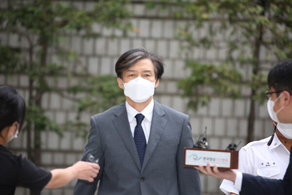 지난 해 8월27일 조국 전 법무부 장관이 재판에 출석하고 있다. 사진=김주현 기자