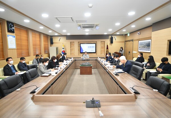 포천식의회 2023년 첫 의원간담회 모습.사진=포천시의회