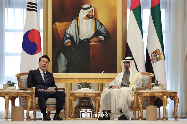 윤석열 대통령과 UAE 모하메드 대통령 간 정상회담을 통해 UAE가 한국에 300억 달러(약 40조원) 규모의 투자를 결정했다. 사진 = 대통령실