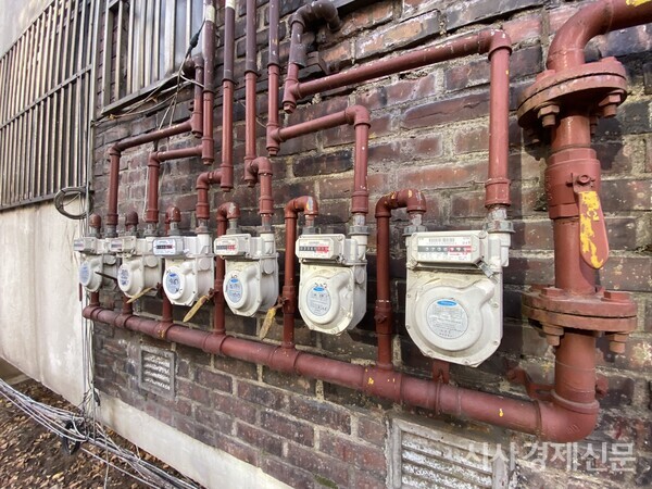 서울 구로 주택가에 설치된 가스계량기. 사진=원금희 기자