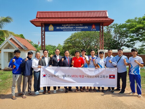 The Goyang Sports Council delegation for international sports exchange visited the Laos National Athletes Village, where they encouraged the athletes and inspected the facilities. (Photo: Journalist Kang Seok Hwan)