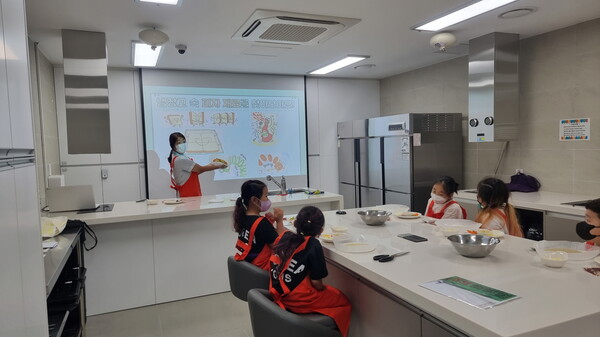 금천구가 박미보건지소에서 초등학생을 대상으로 ‘음식인문학교실’을 운영한다. 사진=금천구