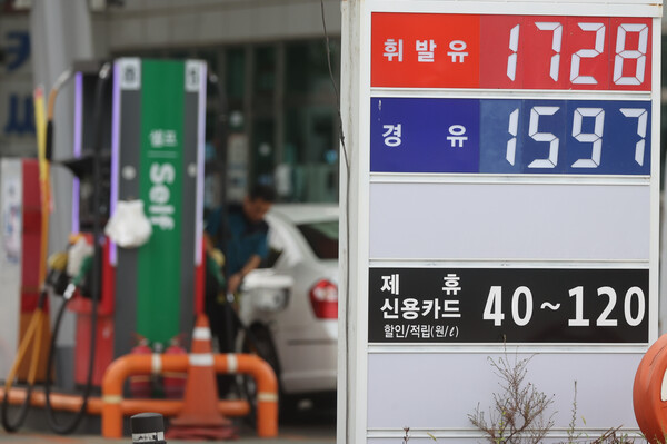 유류세 인하 10월 말까지 연장…휘발유 25%·경유 37%↓ 유류세 인하 10월 말까지 연장…휘발유 25%·경유 37%↓