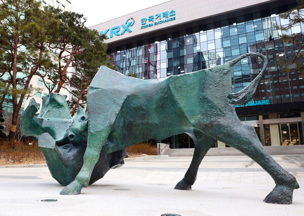 한국거래소는 한국IR협의회와 공동으로 '제2차 유가증권시장 온라인 기업설명회(IR)'를 개최한다고 25일 밝혔다. 사진=연합뉴스
