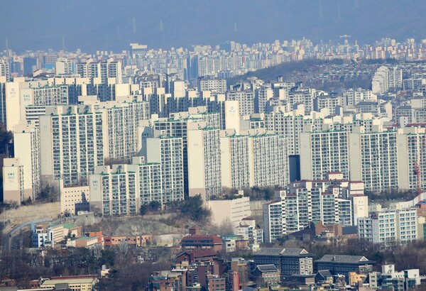  10월 전국에서 아파트 3만3천여가구가 입주한다. 남산에서 바라본 강북 아파트 전경. 사진=김주현 기자