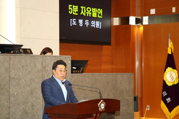 5분 자유발언을 하는 도병두 의원. 사진=금천구의회