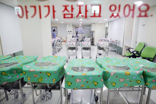서울의 한 대형병원 신생아실. 사진=연합뉴스