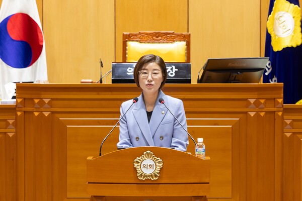 322회 정례회 제2차 본회의에서 구정질문을 하고 있는 김미주 의원 