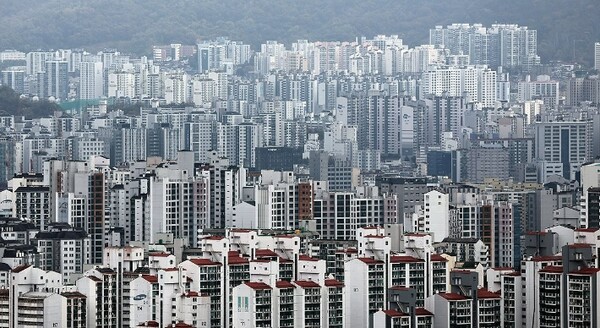 올해 서울 아파트 전셋값은 이후 하락세를 지속해 지난 7월 2천245만1천원까지 내렸으나, 8월부터는 상승했다. 사진=연합뉴스