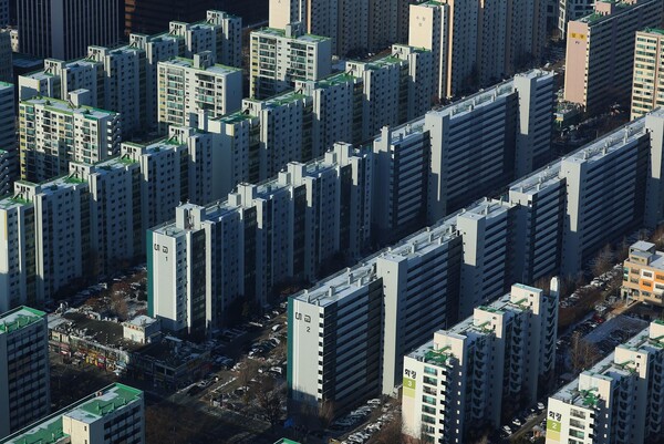 내년 주택 매매 거래량은 65만가구 수준으로 예상했다. 서울의 한 아파트 단지. 사진=연합뉴스