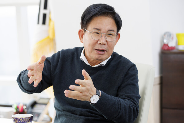 박강수 마포구청장은 신년 인터뷰에서 구체적이고 실질적인 성과를 도출하겠다고 다짐했다. 사진=마포구