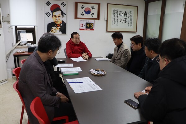 이봉준 의원이 상도15구역 신속통합기획에 대한 회의를 진행하고 있다. 사진=서울시의회