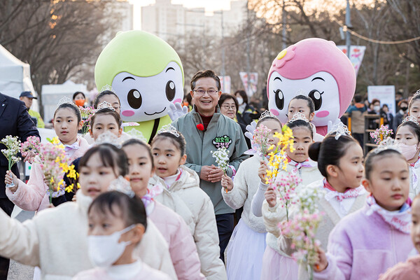 2024년 영등포 여의도 봄꽃축제 개막식때의 최호권 영등포구청장. 사진=영등포구