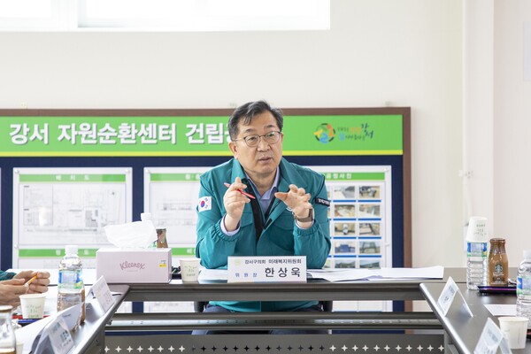 한상욱 미래복지위원장이 현장방문 브리핑장에서 발언하고 있다. 사진=강서구의회