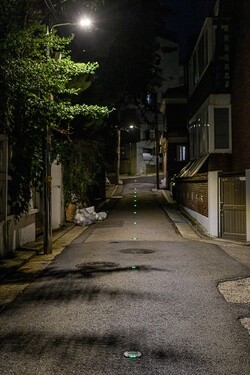 주택가 골목길 밝히는 바닥조명 설치 모습.사진=양천구
