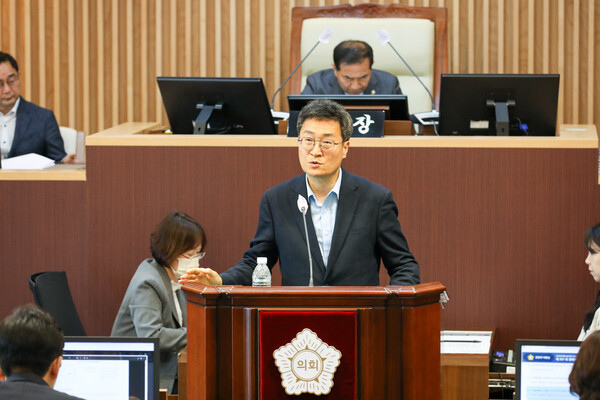 서대문구의회 서호성 의원이 본회의에서 발언을 하고 있다. 사진=서대문구의회