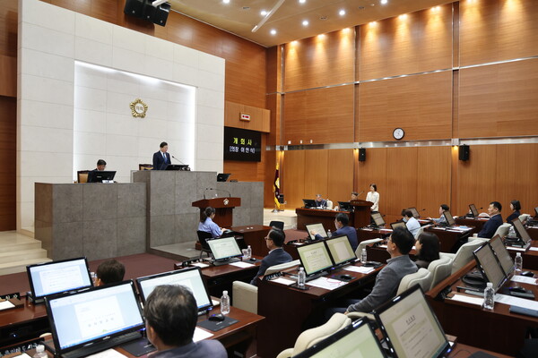 18일 제256회 임시회를 열고 2025년도 제2회 추가경정예산안을 심의, 의결했다. 사진=금천구의회