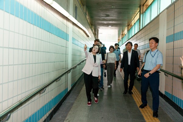 영등포구의회 지하보도 현장점검. 사진=영등포구의회