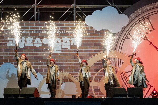 2025 고양호수예술축제 개막…‘불꽃극·드론 라이트 쇼’ 등 볼거리 풍부.   사진제공=고양특례시