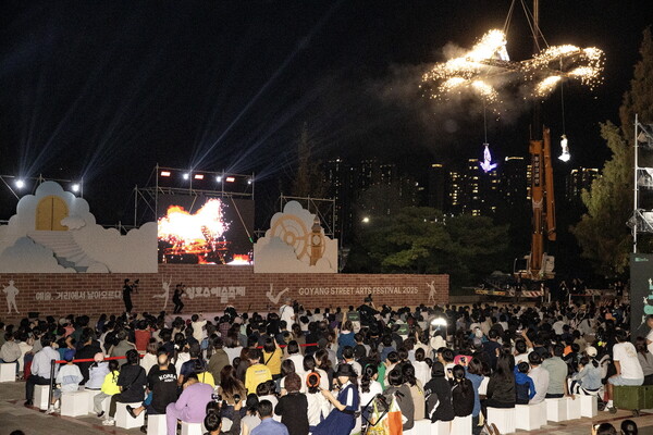 2025 고양호수예술축제 개막…‘불꽃극·드론 라이트 쇼’ 등 볼거리 풍부.   사진제공=고양특례시