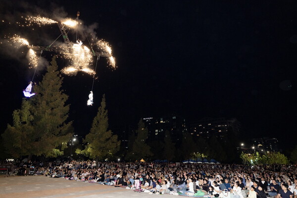 2025 고양호수예술축제 개막…‘불꽃극·드론 라이트 쇼’ 등 볼거리 풍부.   사진제공=고양특례시