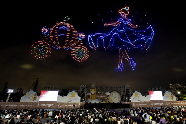2025 고양호수예술축제 개막…‘불꽃극·드론 라이트 쇼’ 등 볼거리 풍부.   사진제공=고양특례시
