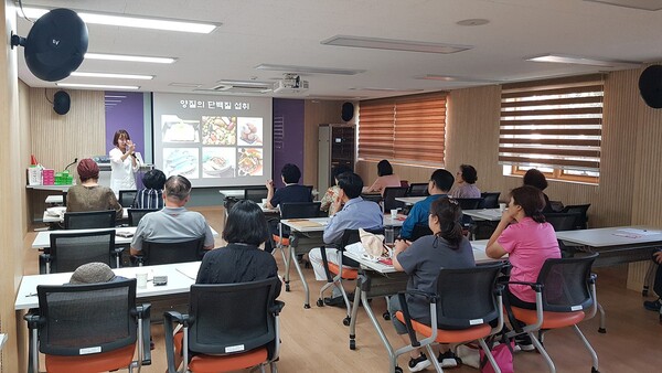 어르신 식생활 영양교육 진행 모습. 사진=양천구