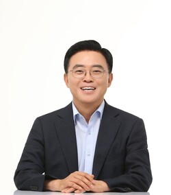 진교훈 구청장은 ‘주민 입장에서 고민하고, 주민의 이익과 강서구 미래 발전을 위해 전념하겠다’라는 기치 아래 지난 2년 한결같은 마음으로 최선을 다했다. 사진=강서구