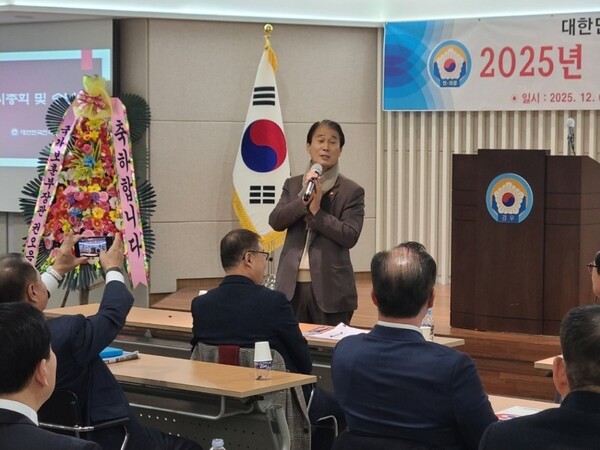 2025년 대한민국 전·의경 재향경우회 총회 및 송년회에서 축사중인 전경 51기 출신 권오을 국가보훈부 장관.  사진제공=대한민국 재향경우회 전.의경 중앙회 사무국.
